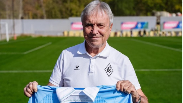 ФК «Крылья Советов» подписали пожизненный контракт с 75-летним игроком