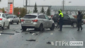 В Самаре авария парализовала движение на Ново-Садовой
