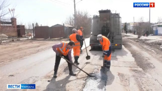 В Самаре продолжаются дорожно-ямочные ремонтные работы 