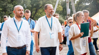 Полпред Президента в ПФО Игорь Комаров и глава Самарской области Вячеслав Федорищев приняли участие в Дне ПФО на форуме «iВолга»