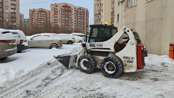 С дорог Самарской области за минувшую ночь вывезли 350 тонн снега на полигоны