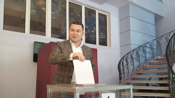 Кандидат в губернаторы Самарской области Александр Степанов проголосовал на выборах