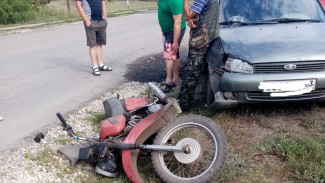 Байкер и его пассажир пострадали в ДТП с LADA Kalina под Самарой 