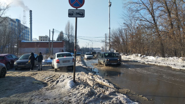 "Воды по арки колёс": в Самаре затопило проспект Карла Маркса