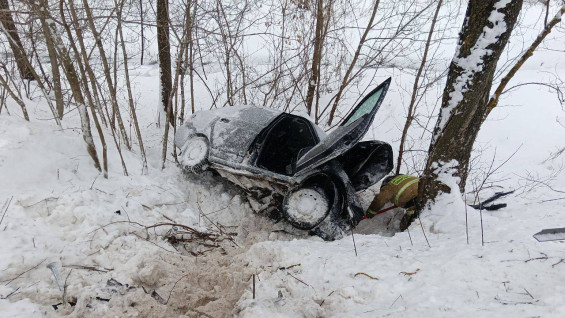 В Самарской области 13 февраля «Лада Приора» вылетела в кювет, водитель погиб