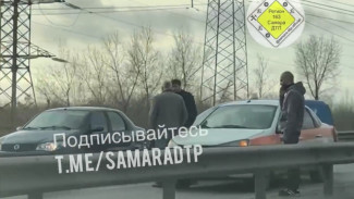 В Самаре 7 ноября встало движение на Южном мосту