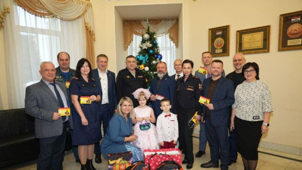 Телескоп или 5 килограммов киви: в Самаре стартовала благотворительная акция "Елка желаний" 