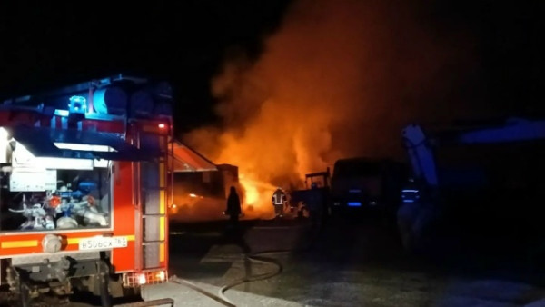 В Самарской области на пожаре в строительном вагончике сгорел человек 4 августа 