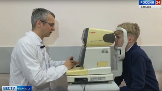 В самарской больнице Ерошевского слепнущему ребенку вернули зрение