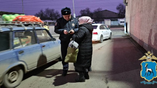 В Самаре сотрудники полиции выехали к группе мигрантов на улице Дальневосточной