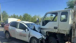 Водитель Renault Logan погиб в ДТП с грузовиком под Самарой
