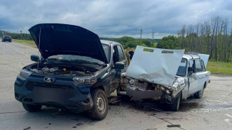 Под Самарой две Лады не поделили дорогу 3 июля