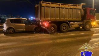 В Самаре пассажирка Renault Scenic пострадала в ДТП с грузовиком