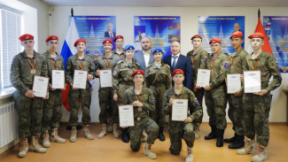 Вячеслав Федорищев наградил юнармейцев – победителей военно-спортивной игры «Наследники Победы»