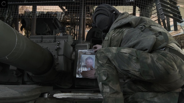 Танкисты Центрального военного округа поддержали акцию "Бессмертный полк" на авдеевском направлении зоны проведения СВО