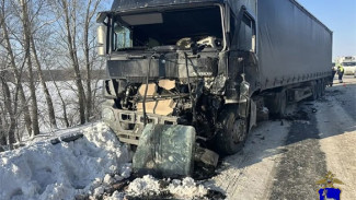 В Самарской области столкнулись 3 грузовика