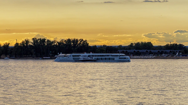 С 27 октября закроют 8 остановок самарских речных судов