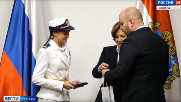 14-летней Руслане Салахутдиновой из Самарской области вручена медаль Совета Федерации «За проявленное мужество» 