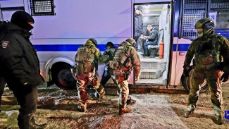 В Самаре силовики накрыли ночное заведение: более 30 человек проверены