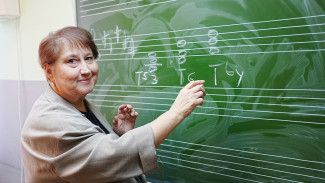 И. Носков поздравил преподавателя, награжденного премией президента РФ