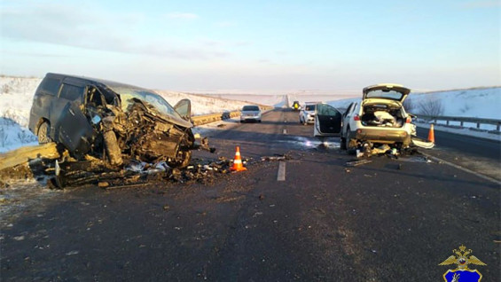 Полиция рассказала, кто погиб в лобовом ДТП Toyota и Nissan на трассе под Самарой