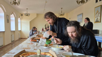 Самарские монахи провели дегустацию пиццы