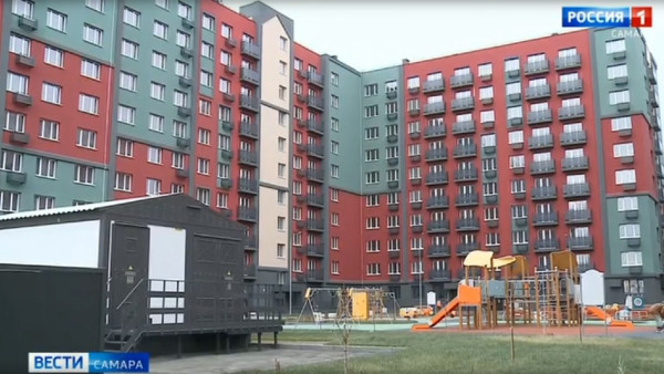  В Самаре вручили ключи от новых квартир 15 детям-сиротам 
