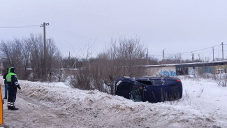 Стало известно о состоянии водителя первернувшегося авто под Самарой 7 февраля