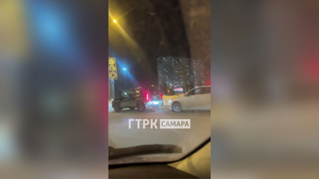 Из-за двух ДТП встало движение на кольце Московского шоссе и Кирова