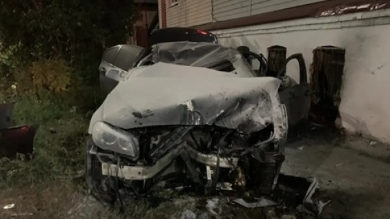 Под Самарой элитный BMW влетел в Nissan Almera: пять пострадавших и авто всмятку 