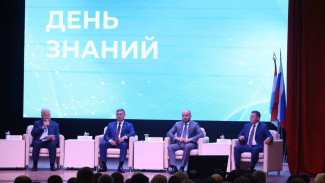 Глава Минобрнауки РФ Валерий Фальков и руководитель Самарской области Вячеслав Федорищев встретились со студентами и преподавателями вузов региона