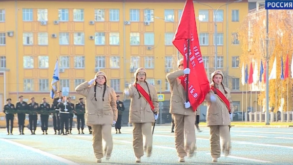 350 школьников Самары приняли присягу и вступили в ряды юнармейцев 