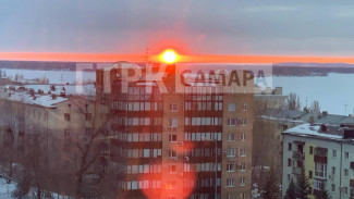 Самарцы стали свидетелями завораживающего зрелища в небе