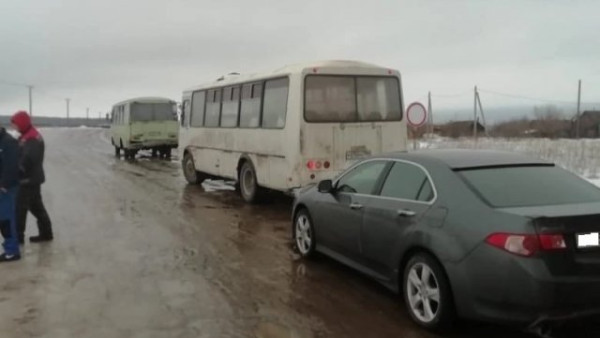 Массовая авария в Самарской области: столкнулись два автобуса и легковушка