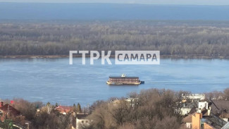По Волге мимо Самары прошла плавучая пристань 25 ноября 2024 года