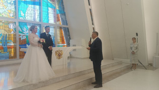 В Самаре 26 пар зарегистрировали отношения в зеркальную дату 25.04.25 