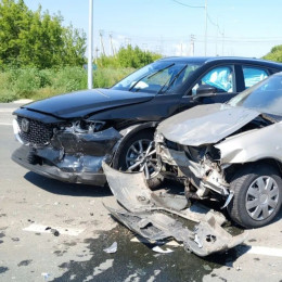 В Самарской области столкнулись Mazda и Lada Largus 20 июля