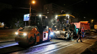 В Самаре меняют смываемый каждой весной асфальт на улице Ново-Вокзальной