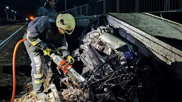 Появились кадры смертельного столкновения поезда и ВАЗ 2114 под Самарой