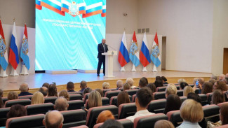 Губернатор Вячеслав Федорищев вручил почетные награды жителям Самарской области