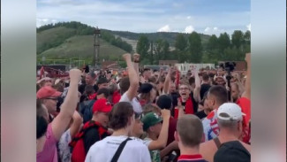 В Жигулевске фанаты захватили поле выхода "Акрона" в РПЛ