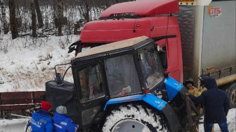 В Самарской области столкнулись трактор-снегоуборщик и большегруз
