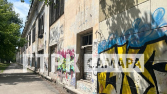 В центре Самары закрашивают рекламу наркотиков на улицах