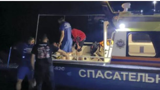 Спасатели эвакуировали пенсионерку с базы отдыха на Волге