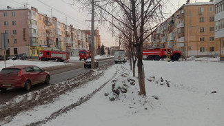 В Самаре стянули спецтехнику к многоквартирному жилому дому на ул. Мяги