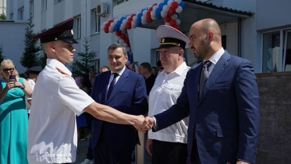 Вячеслав Федорищев поздравил выпускников Самарского кадетского корпуса с окончанием обучения