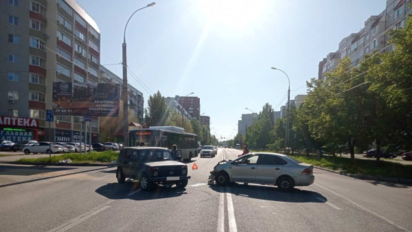 В Тольятти молодой водитель устроил ДТП на улице Дзержинского 