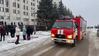 В Самаре из здания облправительства эвакуировались 150 человек