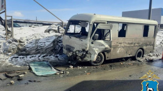 В Самаре на ул. Алма-Атинской ГАЗель протаранила автобус с пассажирами