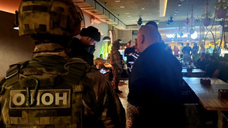 Во время облавы полиции и ОМОН в самарском ночном клубе задержали девушку-мигранта